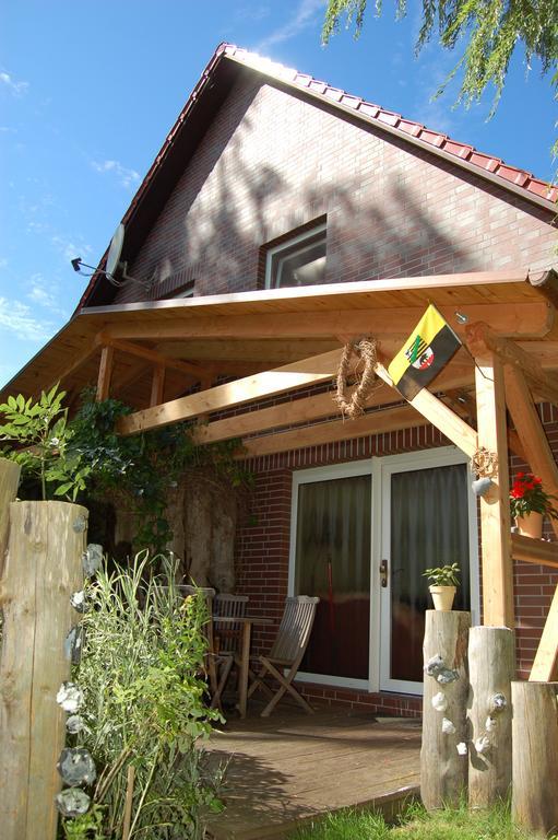 Ferienhaus Im Urigen Garten Bzw Eulenhaus Zingst Quarto foto